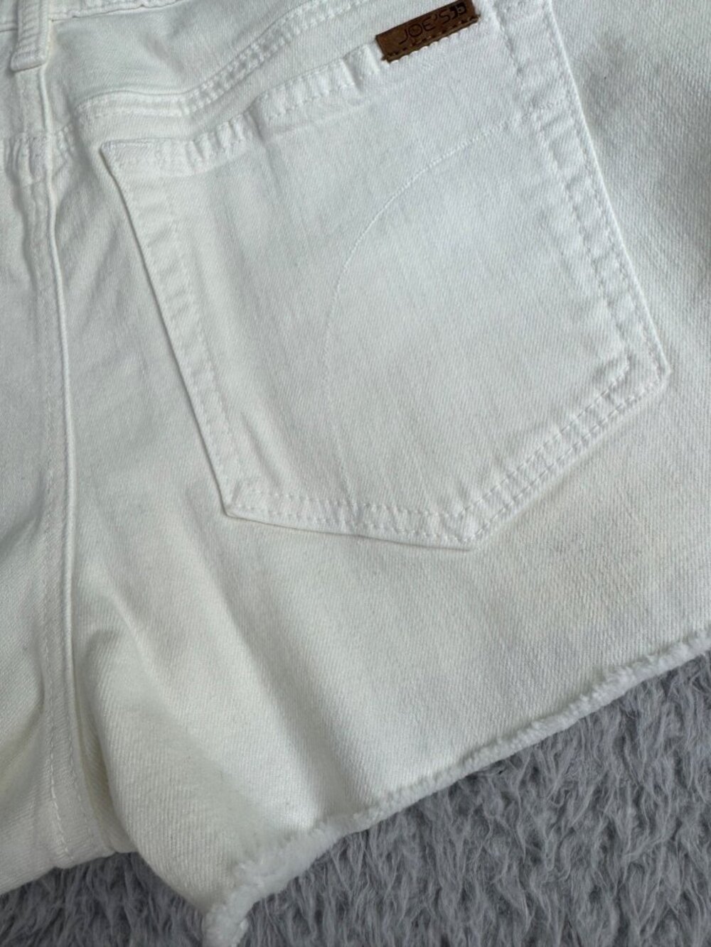 Joes White Denim Distressed Shorts Womens W32 Retro Hippie Beach Travel USA - Picture 2 of 14